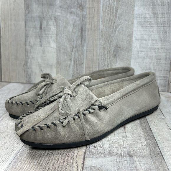 Minnetonka Women's Kilty Hardsole Suede Moccasin Loafer Slip On Gray Size 6.5 - Picture 1 of 12